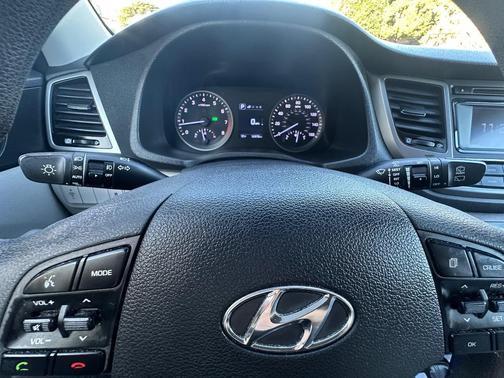 Gray 2016 Hyundai TUCSON SE