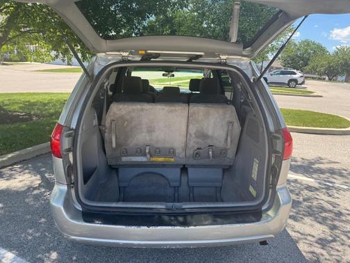 Beige 2007 Toyota Sienna LE