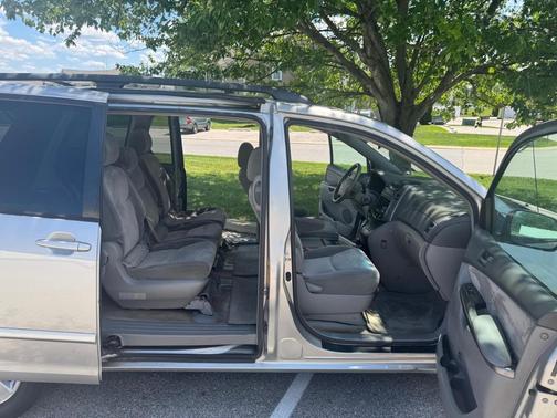 Beige 2007 Toyota Sienna LE