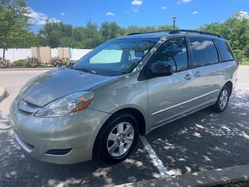 Beige 2007 Toyota Sienna LE