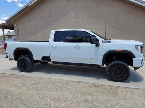 White 2022 GMC Sierra 3500 AT4