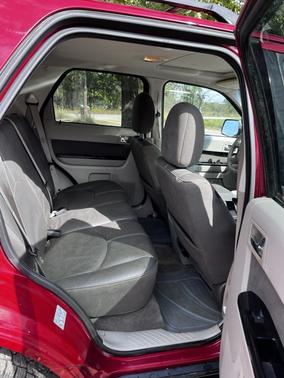 Red 2010 Mazda Tribute i Grand Touring