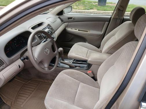 Gold 2002 Toyota Camry LE