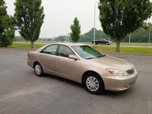 Gold 2002 Toyota Camry LE