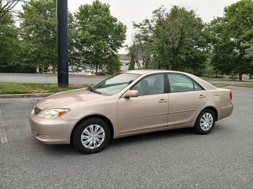 Gold 2002 Toyota Camry LE