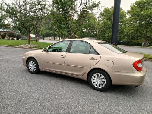 Gold 2002 Toyota Camry LE