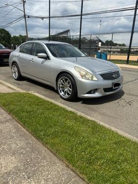 Silver 2010 INFINITI G37 x