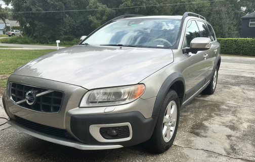 Gold 2013 Volvo XC70 3.2 Platinum