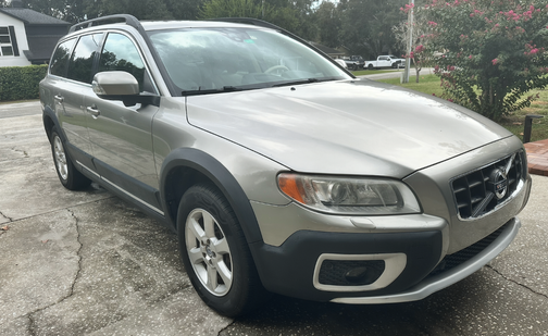 Gold 2013 Volvo XC70 3.2 Platinum