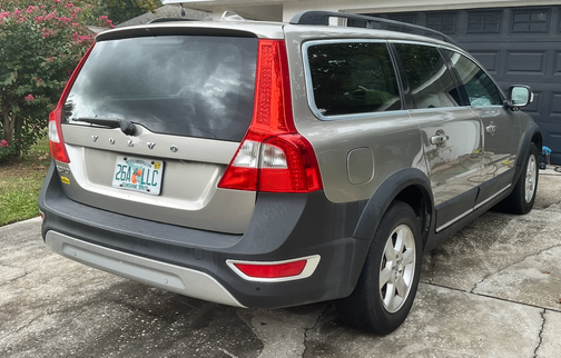 Gold 2013 Volvo XC70 3.2 Platinum