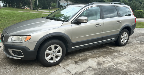Gold 2013 Volvo XC70 3.2 Platinum