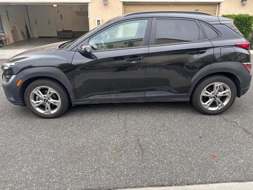 Black 2022 Hyundai KONA SEL