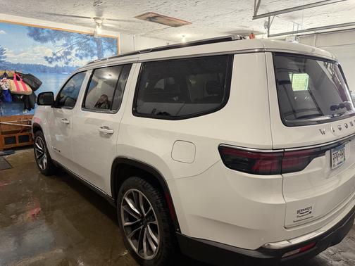 2022 Jeep Wagoneer Series III