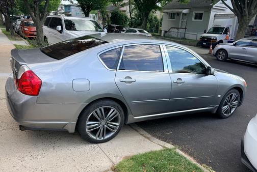 Gray 2007 INFINITI M35 x