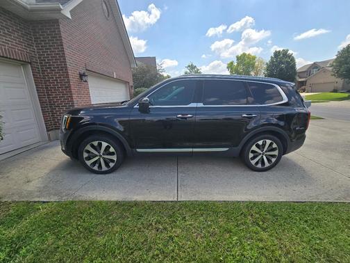 Black 2020 Kia Telluride S