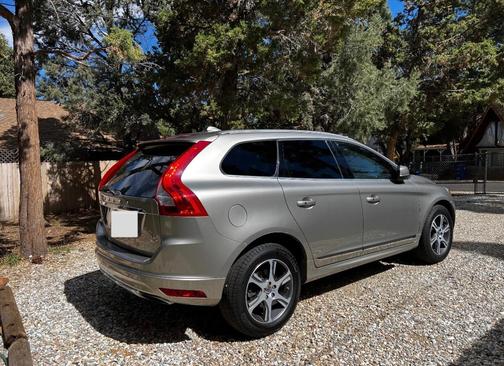 Gold 2014 Volvo XC60 T6 R-Design Premier Plus