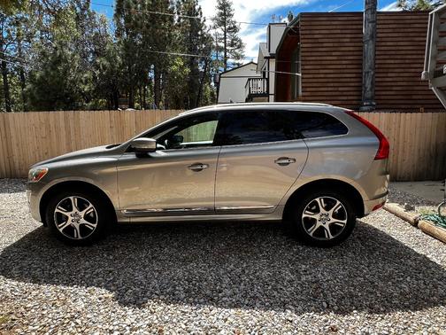 Gold 2014 Volvo XC60 T6 R-Design Premier Plus