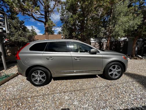 Gold 2014 Volvo XC60 T6 R-Design Premier Plus