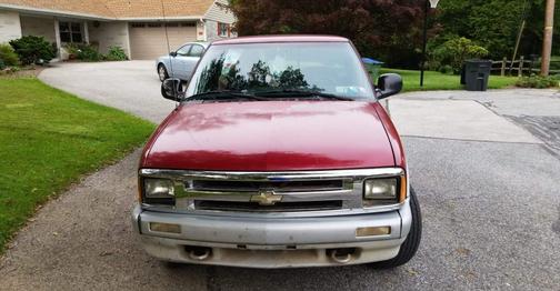 Photo 3 of 4 of 1996 Chevrolet S-10 LS