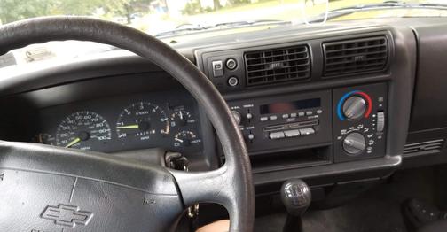 Photo 4 of 4 of 1996 Chevrolet S-10 LS