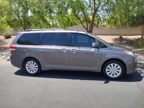 2012 Toyota Sienna XLE