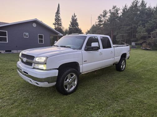 2004 Chevrolet Silverado 2500 LS H/D Crew Cab