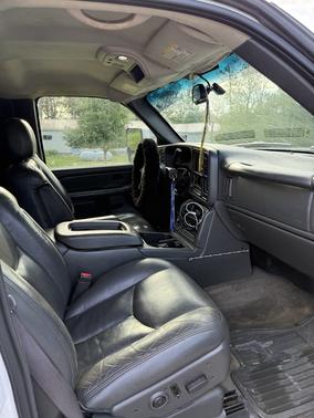 2004 Chevrolet Silverado 2500 LS H/D Crew Cab