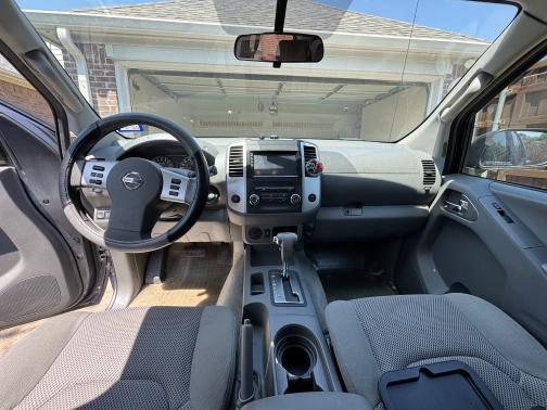 Gray 2016 Nissan Frontier SV