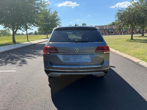 Gray 2019 Volkswagen Atlas 3.6L SEL Premium