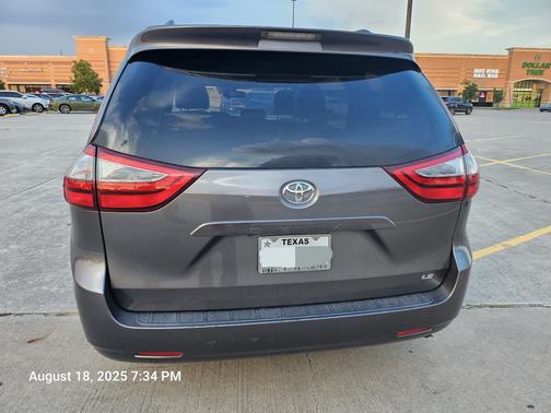 2017 Toyota Sienna LE