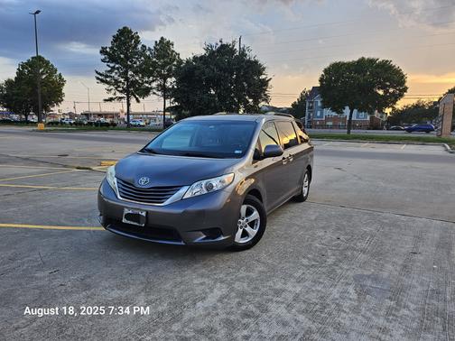 2017 Toyota Sienna LE
