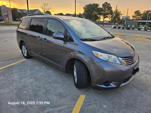 2017 Toyota Sienna LE
