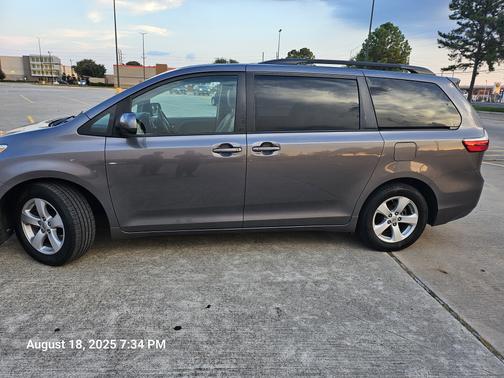2017 Toyota Sienna LE