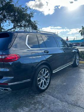 Gray 2022 BMW X7 xDrive40i