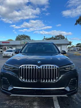 Gray 2022 BMW X7 xDrive40i