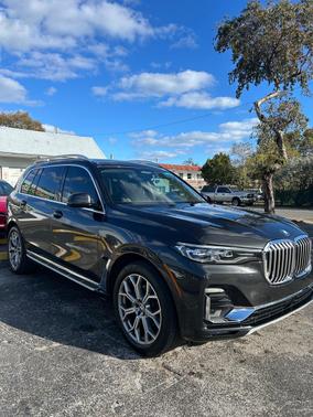 Gray 2022 BMW X7 xDrive40i