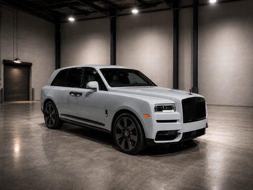 Gray 2023 Rolls-Royce Cullinan Base