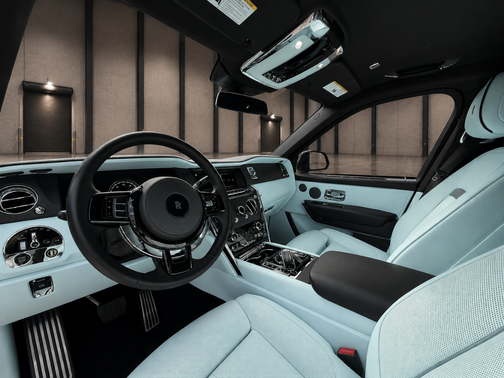 Gray 2023 Rolls-Royce Cullinan Base