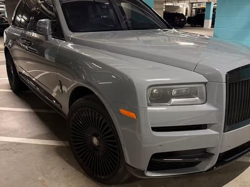 Gray 2023 Rolls-Royce Cullinan Base