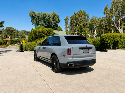 Gray 2023 Rolls-Royce Cullinan Base