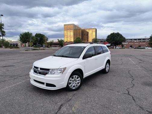 White 2017 Dodge Journey SE