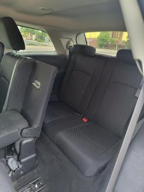 White 2017 Dodge Journey SE