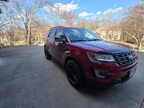 Red 2017 Ford Explorer XLT