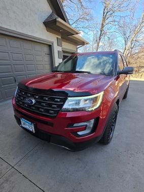 Red 2017 Ford Explorer XLT