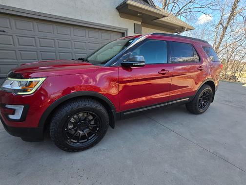 Red 2017 Ford Explorer XLT