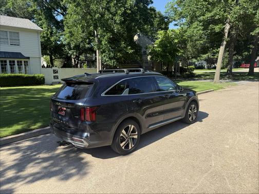 Blue 2022 Kia Sorento Plug-In Hybrid SX