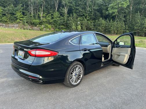 Black 2014 Ford Fusion SE