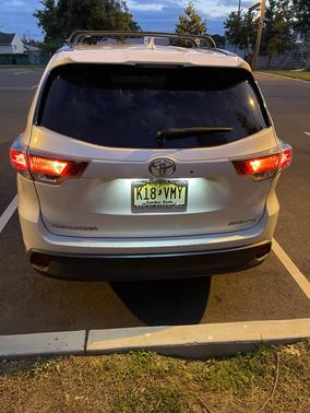 White 2016 Toyota Highlander XLE