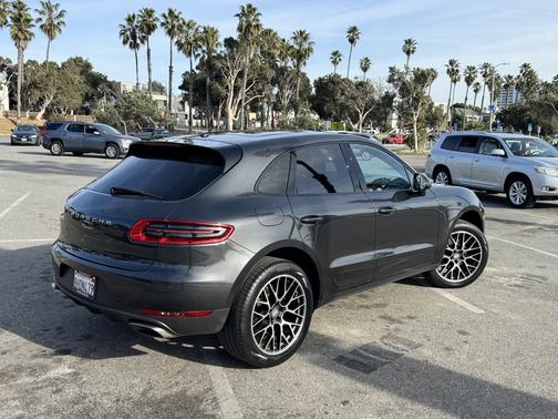 2018 Porsche Macan Macan Sport Edition