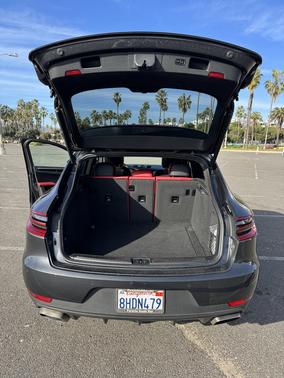 2018 Porsche Macan Macan Sport Edition